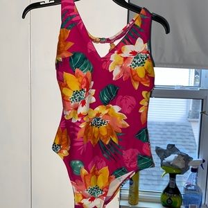 Women’s swim suit